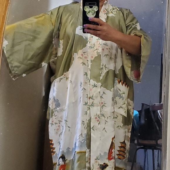 Lian Lin kimono robe with belt. - Picture 7 of 10